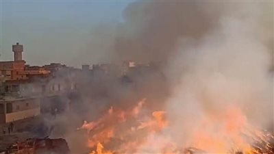 بالصور.. السيطرة على حريق شونة كتان في زفتى بالغربية