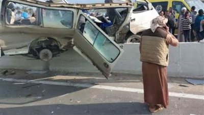 مصرع طفلة وإصابة 4 أشخاص بحادث تصادم مروع بين 3 سيارات