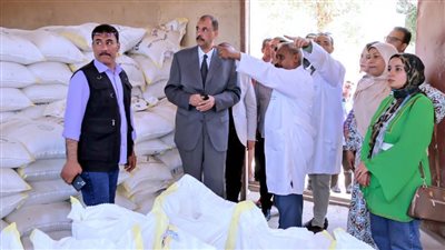 محافظ سوهاج يتفقد مشروع تسمين الدواجن بالأحايوة شرق