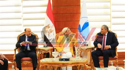 رئيس جامعة كفر الشيخ يستقبل وزيرة البيئة على هامش انعقاد مؤتمر الابتكار