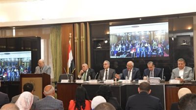 ممثل المستأجرين يطالب بتأجيل إصدار  قانون الإيجار القديم ورئيس إسكان النواب يطالب بحذف التهجير القسري من المضبطة