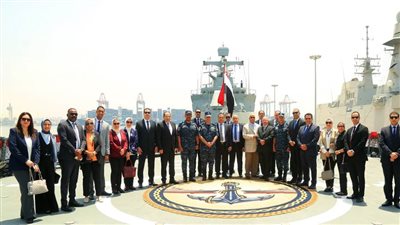 القوات البحرية تستقبل وفدًا من أعضاء النادي البحري للنيابة الإدارية