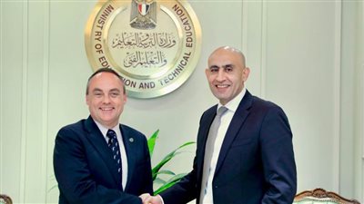 عبد اللطيف: دمج مفاهيم الصحة الإنجابية وتمكين الفتيات في الأنشطة والمناهج