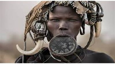  ألواح الشفاه لدى نساء قبيلة مرسي: 