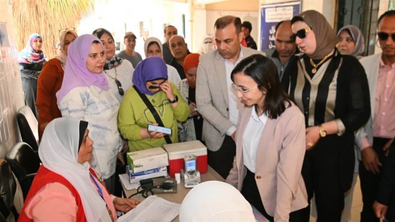 جانب من متابعة المحافظ