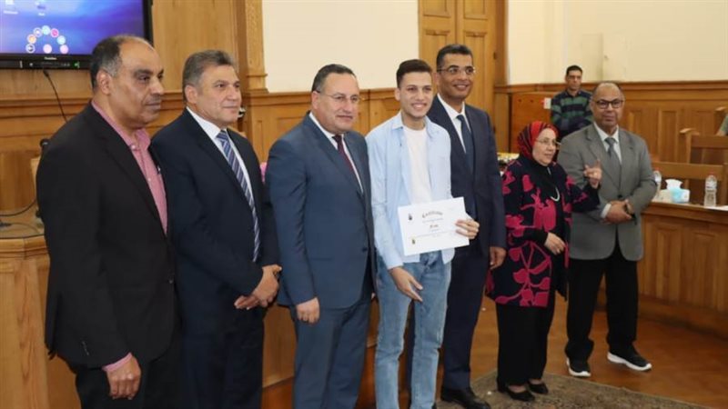 رئيس جامعة الإسكندرية