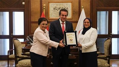 وزير الصحة يناقش مع 