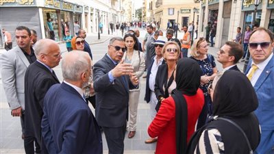 محافظ الإسكندرية وسفيرة الاتحاد الأوروبي يتفقدان مشروع إحياء شارع النبي دانيال التراثي