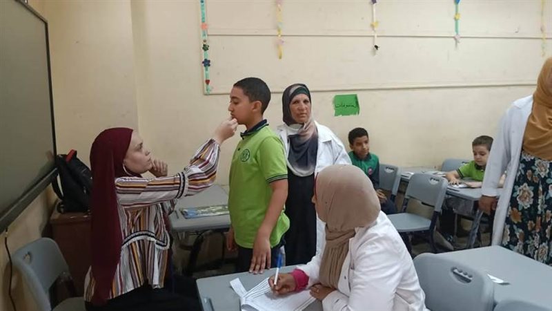 الكشف على طالب