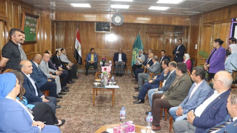 اجتماع الوزير بأعضاء