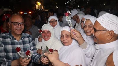 محافظ القليوبية يودع أول فوج حجاج لبيت الله الحرام لأداء مناسك الحج