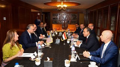 وزير الخارجية والهجرة يستقبل كبير مستشاري الرئيس الأمريكي للشئون العربية والشرق الأوسط والمستشار رفيع المستوى للشئون الأفريقية