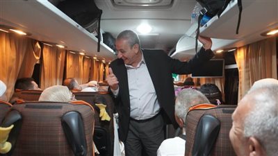 بالصور.. محافظ الغربية يودع حجاج الجمعيات الأهلية قبل سفرهم لأداء الفريضة