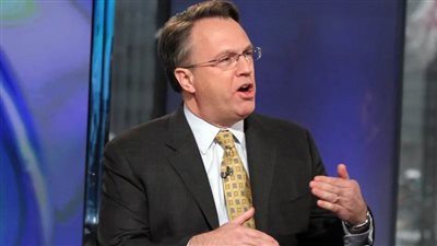 رئيس الاحتياطي الفيدرالي: تقلبات الرسوم الجمركية تؤجّل قرارات الإنفاق