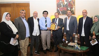 رئيس الأوبرا يتسلم 