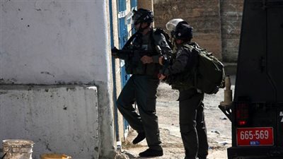 الاحتلال يخطر مواطنا بإخلاء منزله في كفر الديك تمهيدا لهدمه