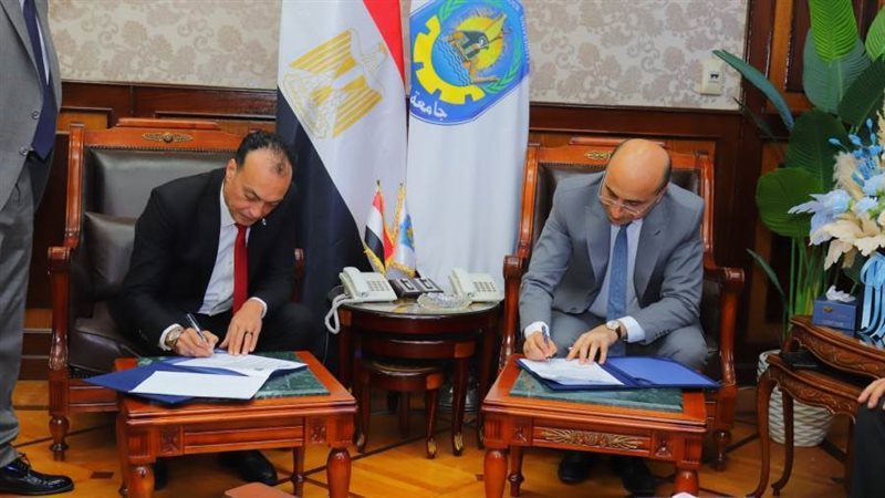 جانب من توقيع البروتوكول