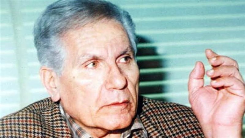 الكاتب الروائي يوسف