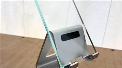 عاجل.. هاتف شفاف يثير حيرة رواد مواقع التواصل  الإجتماعي 