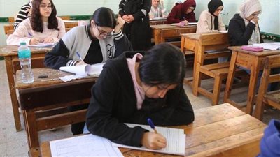 بدء امتحانات الفصل الدراسي الثاني للعام 2024 / 2025 بمحافظات الجمهورية