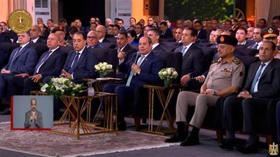 عاجل| الرئيس السيسي: الأراضي الجديدة توفر فرص عمل لـ600 ألف أسرة.. ودخلًا لا يقل عن 7 آلاف جنيه