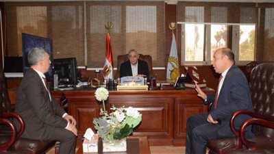 بالصور.. محافظ الغربية يلتقى وكيل الزراعة الجديد ومناقشة خطة العمل