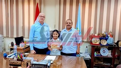 تكريم البطلة روضه إبراهيم ثاني الجمهورية فى تنس الطاولة