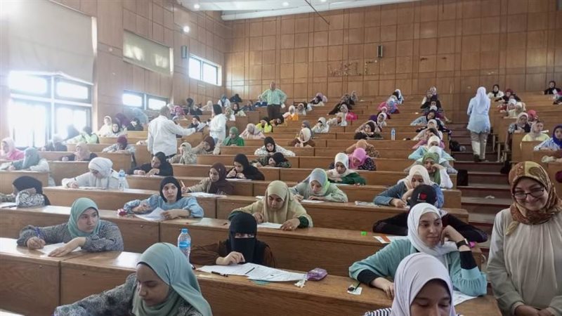 احدى لجان الإمتحانات