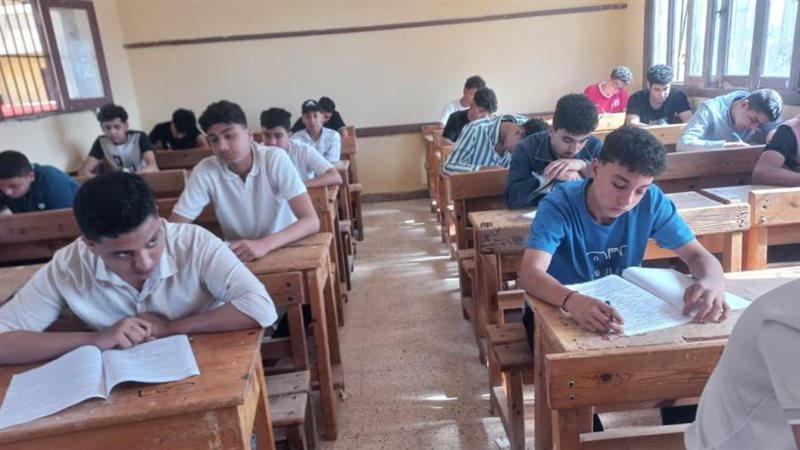 جانب من لجان الامتحانات