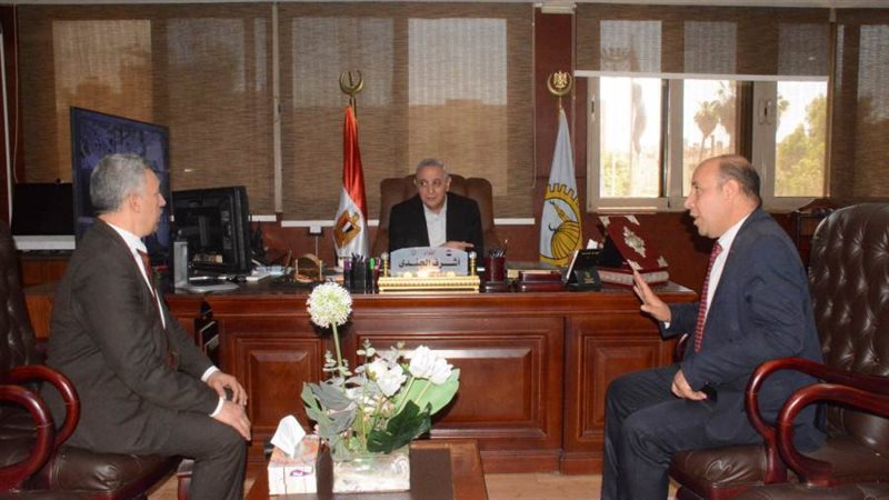 محافظ الغربية خلال