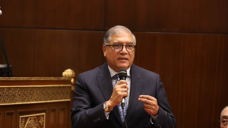 الدكتور عفت السادات