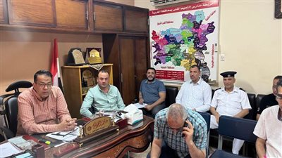 بالصور.. وكيل تعليم الغربية يتابع الامتحانات العملية للدبلومات الفنية من غرفة العمليات الرئيسية