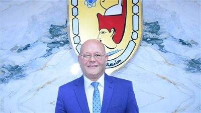 النعماني يقرر صرف مكافاة للعاملين بجامعة سوهاج تقديراً لجهودهم