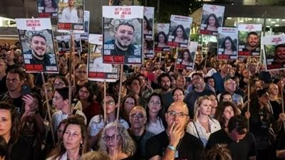 عائلات المحتجزين الإسرائيليين بغزة: نتنياهو يريد تعيين رئيس للشاباك غير معني بإعادة أبنائنا