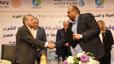 توصيل 100 وصلة مياه شرب وصرف صحي لخدمة الأسر الأولى بالرعاية بسوهاج