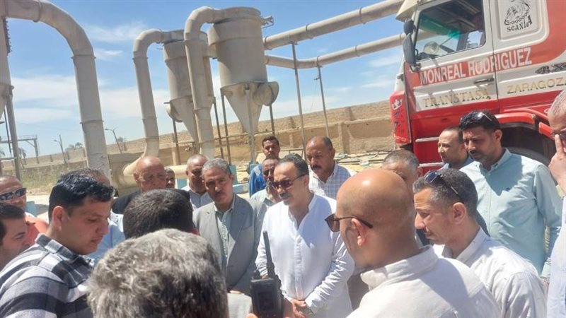 محافظ أسيوط خلال