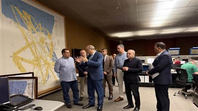 وزير الطيران يستعرض تطوير منظومة الملاحة الجوية