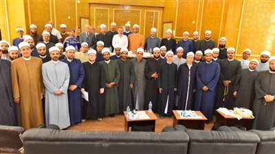 محافظ أسيوط يلتقي وعاظ وواعظات الأزهر ويشيد بدورهم في تعزيز الوعي المجتمعي
