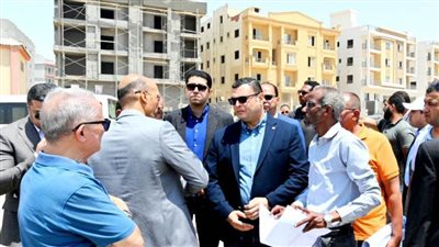 وزيرالإسكان يتفقد المحاور والطرق الرئيسية بالعاصمة الإدارية والقاهرة الجديدة