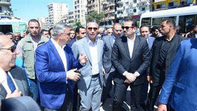 وزير التموين يتفقد سوق اليوم الواحد بالعجمي