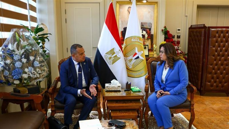 د.منال عوض تستقبل