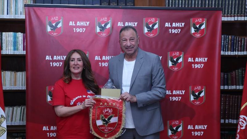 الخطيب يمنح شعار