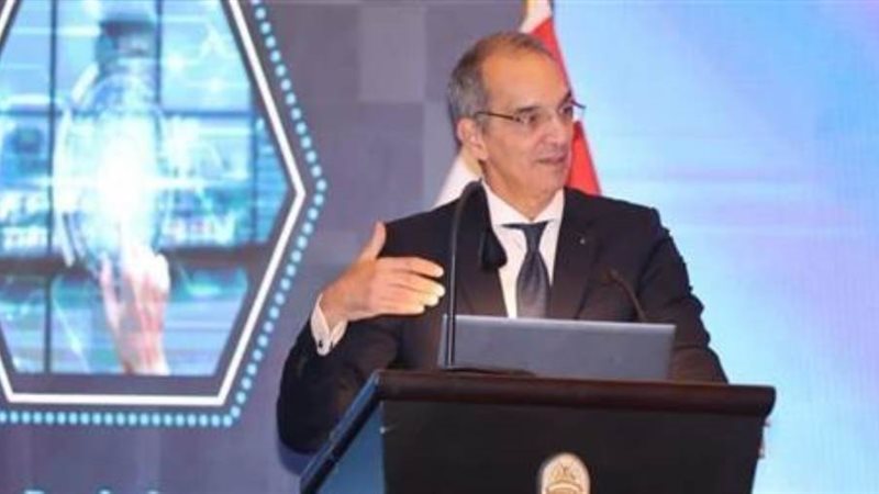 الدكتور عمرو طلعت