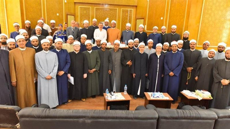 محافظ أسيوط خلال