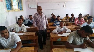 16 ألفًا و636 طالبًا وطالبة يؤدون امتحانات الدبلومات الفنية أمام 63 لجنة غدًا بأسوان  