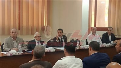 إجراء المقابلات مع المتقدمين للتجديد للوظائف الاشرافية بتعليم كفر الشيخ