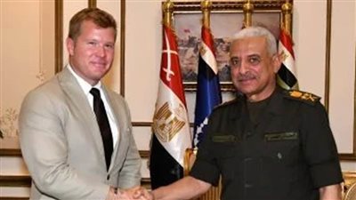 وزير الدفاع يلتقى عضو لجنة الخدمات المسلحة بمجلس الشيوخ الأمريكي