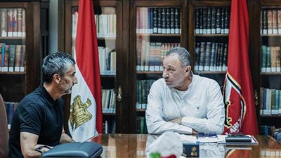 الخطيب يجتمع مع الجهاز الفني الجديد لفريق الكرة