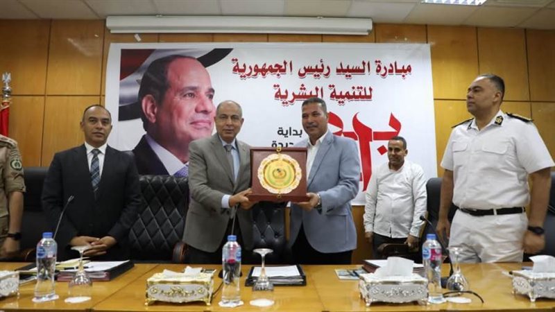 محافظ المنيا يكرم