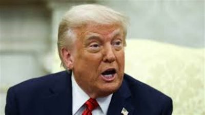 بولتيكو: تصاعد المخاوف الاقتصادية مع تعثر تعريفات ترامب في المحاكم